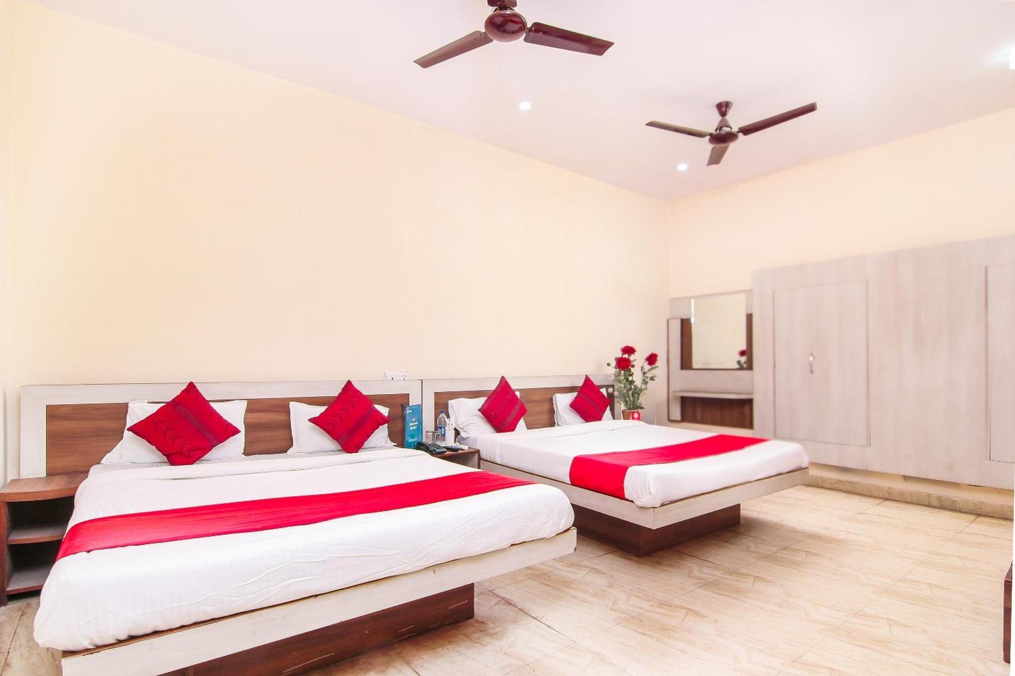 OYO 13097 Lukergunj Holidays Prayagraj Bagian luar foto