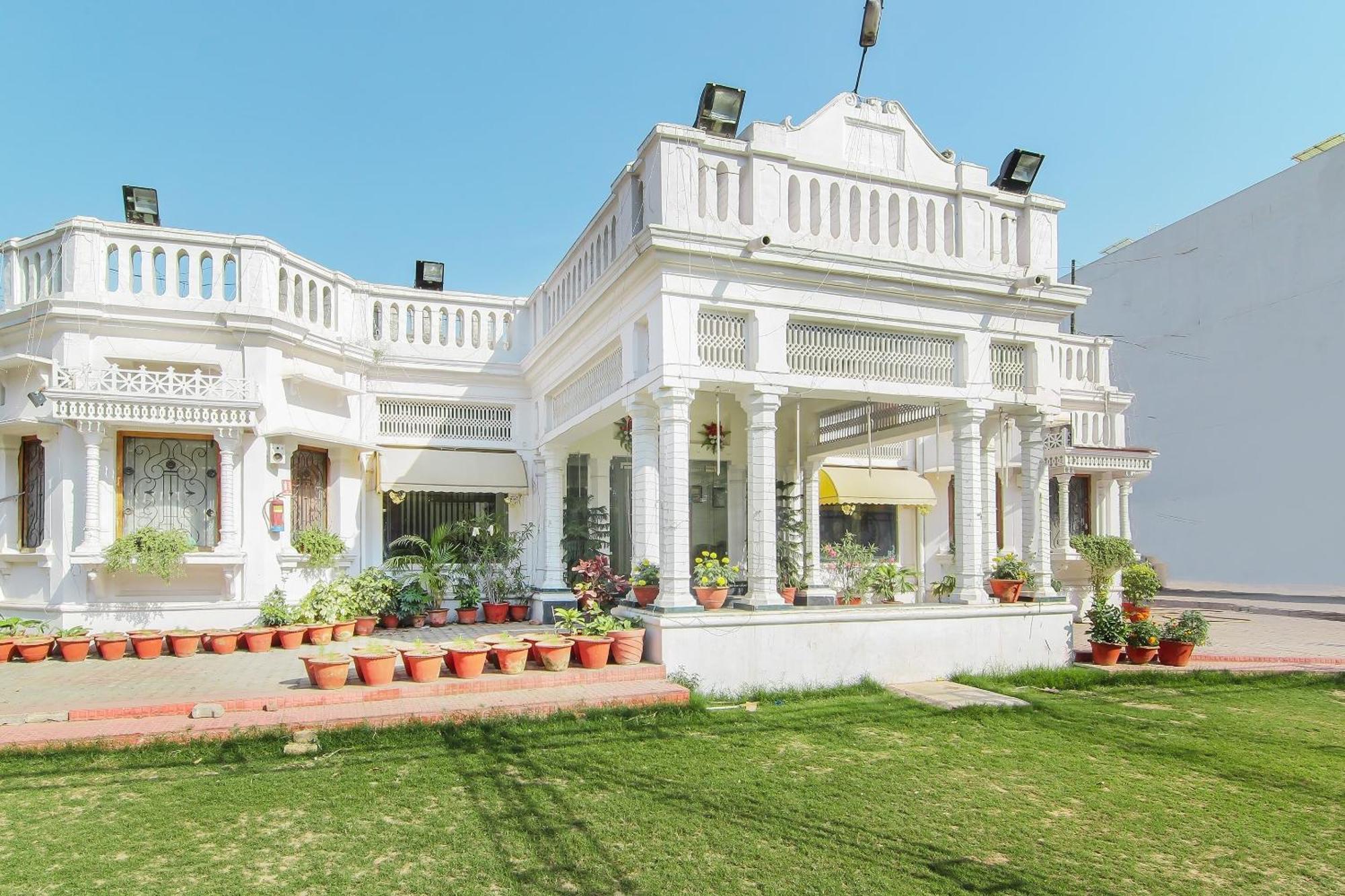 OYO 13097 Lukergunj Holidays Prayagraj Bagian luar foto
