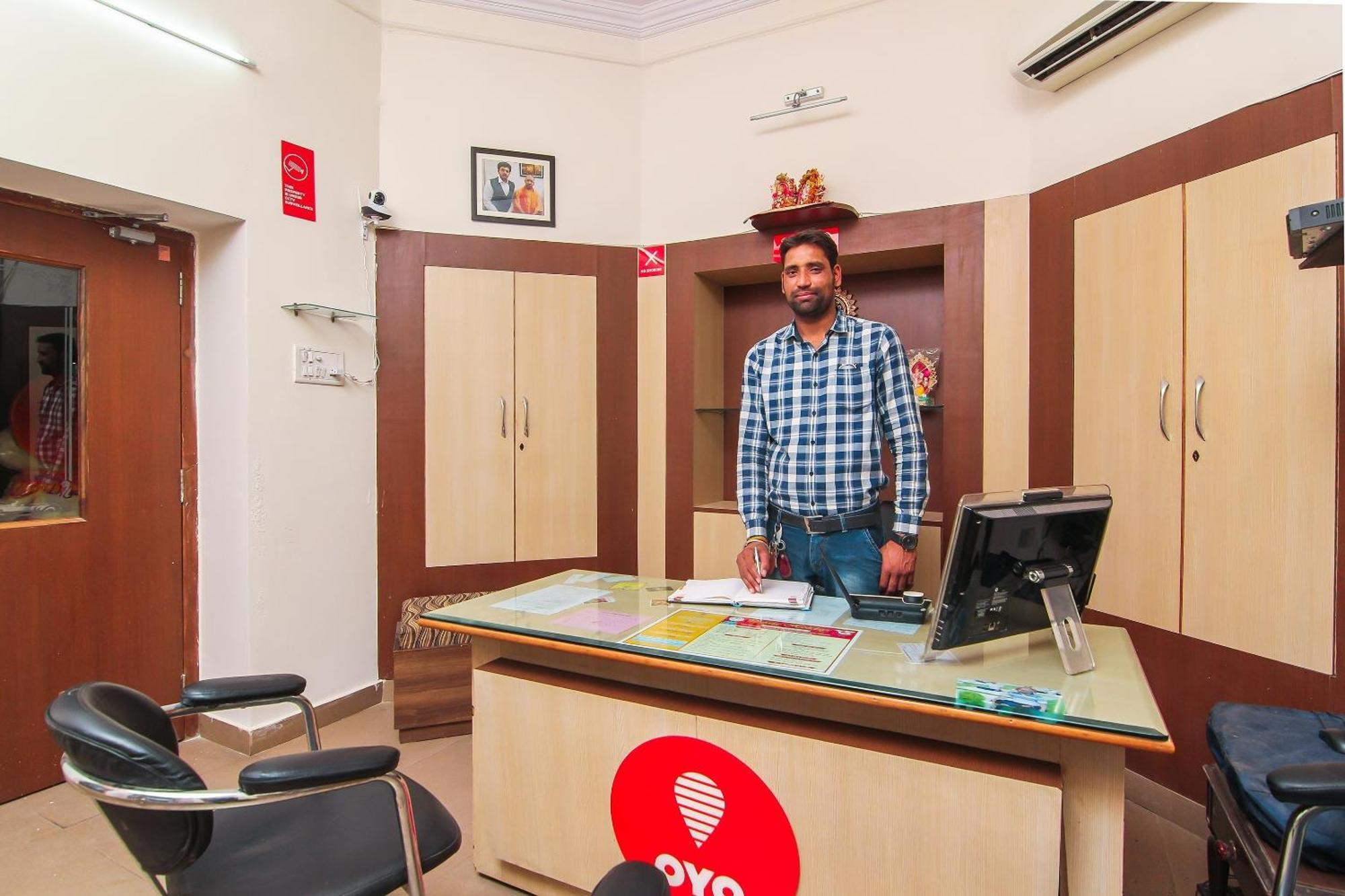 OYO 13097 Lukergunj Holidays Prayagraj Bagian luar foto
