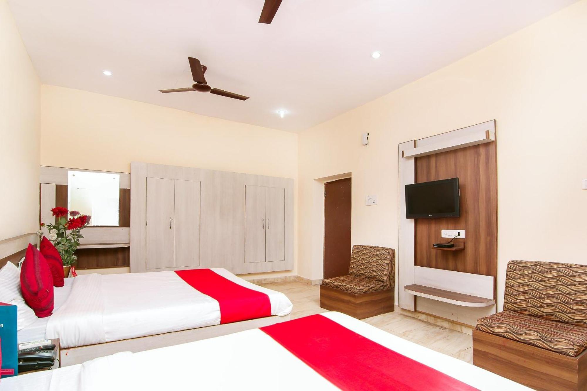 OYO 13097 Lukergunj Holidays Prayagraj Bagian luar foto
